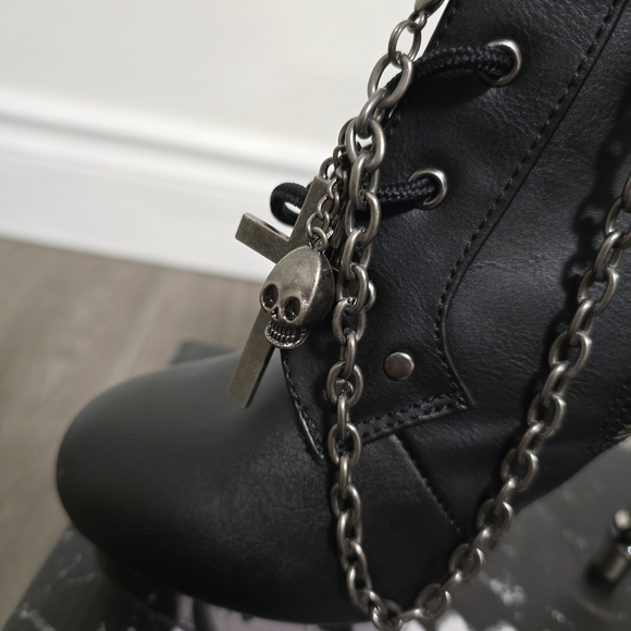 Demonia Muerto Vegan Leather Boots, Size 8 - Picture 3 of 6